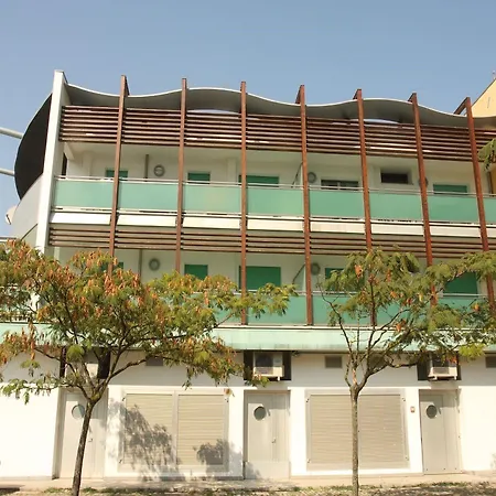 شقة Bright Flat Next To The In *