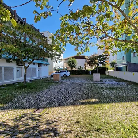 Bright Flat Next To The In شقة